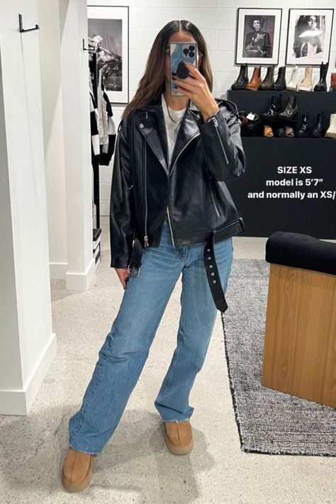 How To Style Leather Biker Jacket, Over Sized Leather Jackets, Outfits With Oversized Leather Jacket, Over Size Leather Jacket Outfit, Oversize Leather Jacket Outfits Women, Zara Oversized Leather Jacket, Leather Oversized Jacket Outfit, Modest Leather Jacket Outfit, How To Style Leather Jacket Women