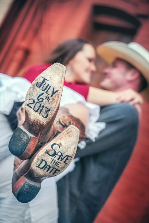 Fun idea for Save-the-Date's! Save The Date Cowboy Boots, Western Style Wedding Decorations, Western Save The Date Ideas, Engagement Props, Photo Boots, Bride Groom Table, Western Engagement, Country Engagement Pictures, Western Style Wedding