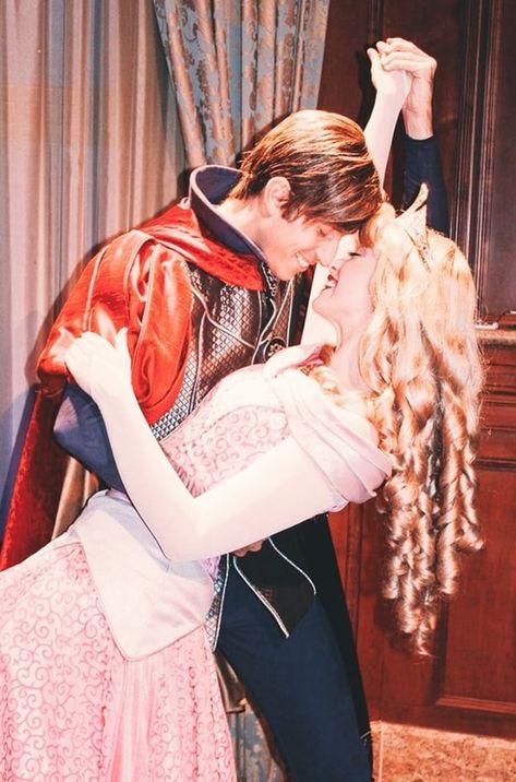 Princess Aurora and Prince Phillip, Walt Disney World Face Character, Sleeping Beauty, Disney couple Princess Aurora And Prince Phillip, Character Sleeping, Disney Couple Costumes, Sleeping Beauty Disney, Disney World Princess, Characters Cosplay, Disney Characters Costumes, Cosplay Couple, Disney Parque