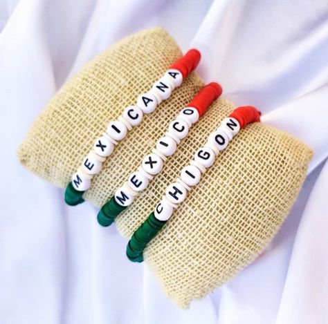 Mexico Beaded Bracelets, Fiesta Theme, Bracelets Handmade Diy, Diy Friendship Bracelets Patterns, Rubber Bracelets, Friendship Bracelets Diy, Beaded Crafts, Beaded Bracelets Diy, Bracelets Handmade Beaded