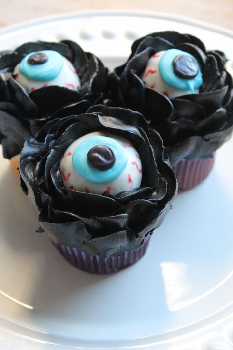 Creepy but yummy eyeball cupcakes! . . #eyeballs #eyeballcupcakes #cakeballs #halloween #halloweencupcakes #cupcakes #cupcakedecoratingideas #buttercream #chocolate Horror Themed Cupcakes, Eyeball Cupcakes Halloween, Creepy Cupcakes, Eyeball Cupcakes, Spooky Cupcakes Scary Halloween, Gory Cupcakes, Halloween Cupcakes Gore, Cupcakes Halloween, Buttercream Chocolate