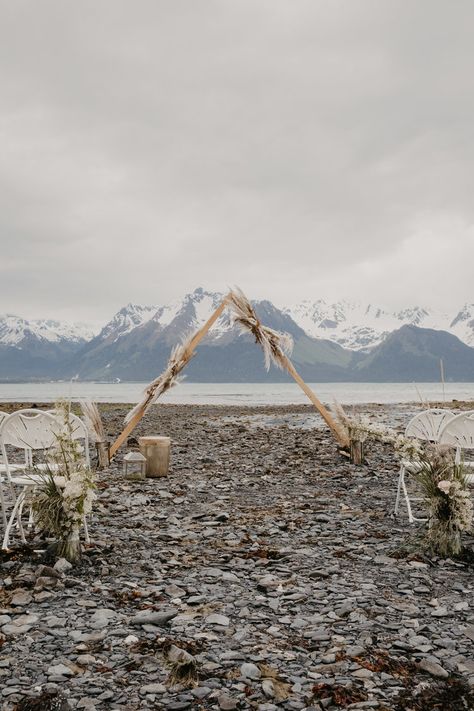 Alaska Beach, Glacier Wedding, Alaskan Wedding, Alter Ideas, Penguin Wedding, Beach Wedding Arch, Alaska Winter, Alaska Photography, Hunting Wedding