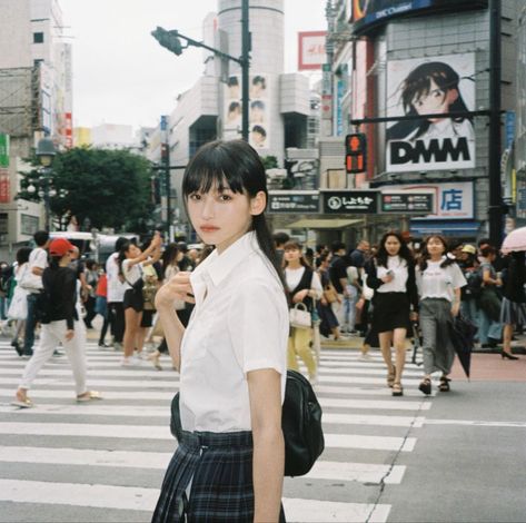 Japanese Aesthetic Photography, Japan Pictures Ideas, Japan Photoshoot Aesthetic, Osaka Photo Ideas, Tokyo Aesthetic Outfit, Japan Inspo Pics, Insta Photo Ideas Japan, Japanese Photoshoot, Shibuya Crossing Photoshoot