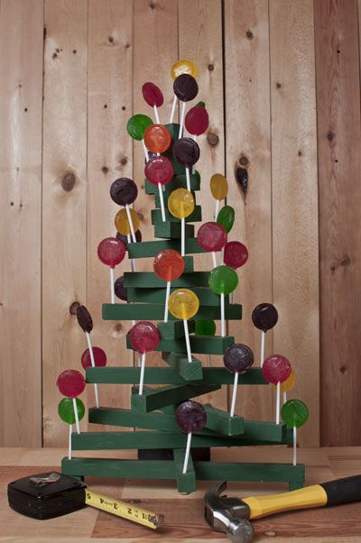 Sucker Tree, Lollipop Tree, Christmas Lollipops, Wood Christmas Tree, Christmas Decorations Diy Outdoor, Diy Crafts Paper Flowers, Wood Crafts Diy, Wooden Tree, Wooden Christmas Trees