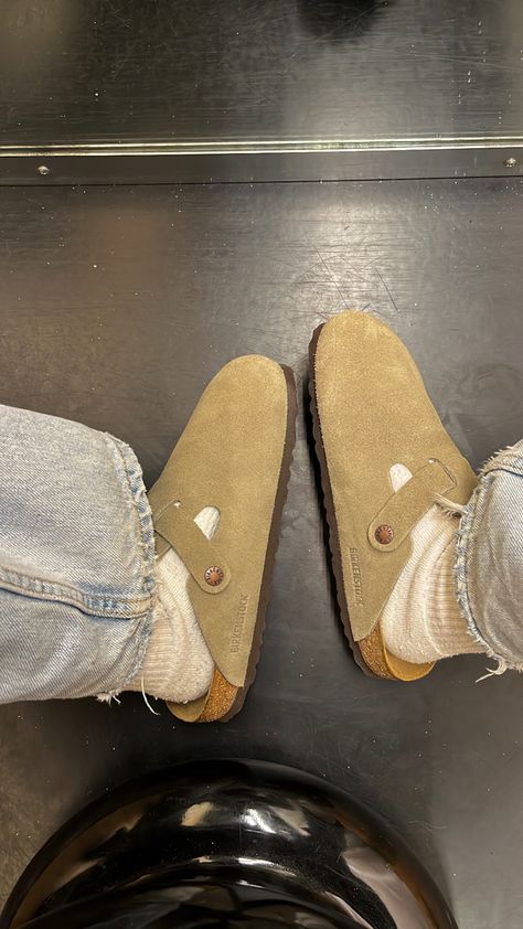 Granola Boy, Birkenstock Clogs, Birkenstock Clog, Money On My Mind, Street Fashion Men Streetwear, Cool Outfits For Men, Aesthetic Shoes, Street Style Summer, Style Summer