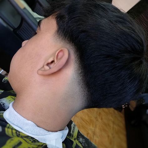 Low fade comprimido 💈📈 🔥 #lowfade #lowfadecomprimido #barberiachile #barberia #haircutmen Fade Bajo, Low Fade, Haircuts For Men, On Instagram, Instagram