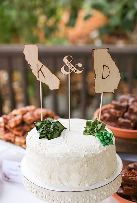 State-shaped wedding cake toppers with the bride and groom's initials | Brides.com Bridal Cake Topper, Wedding Cake Fresh Flowers, Wedding Cake Toppers Unique, How To Dress For A Wedding, Wood Cake Topper, Monogram Cake Toppers, Unique Cake Toppers, Monogram Cake, Rustic Wedding Cake Toppers