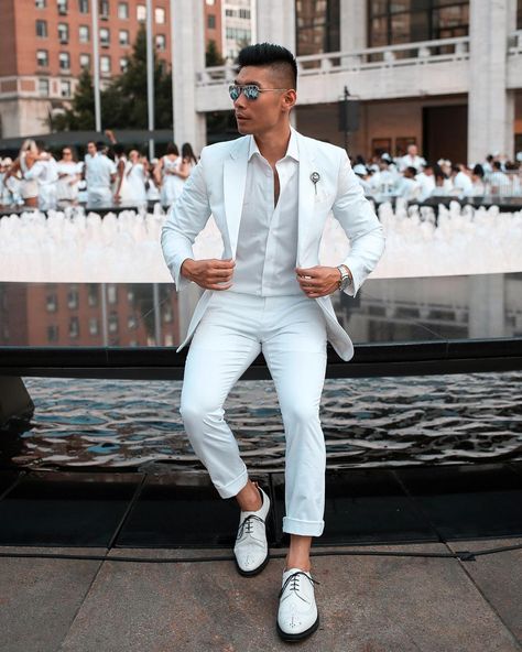 The first rule of Diner en Blanc is: You do not talk about #DinerEnBlanc  Rocking all white for this secret dinner party  @dinerenblancnyc #dinerenblancnyc . http://ift.tt/10fRvFt  #LevitateStyle All White Mens Outfit, Dinner Outfit Men, White Party Attire, Gentlemen Club, All White Party Outfits, White Outfit For Men, White Party Outfit, White Attire, Party Outfit Men