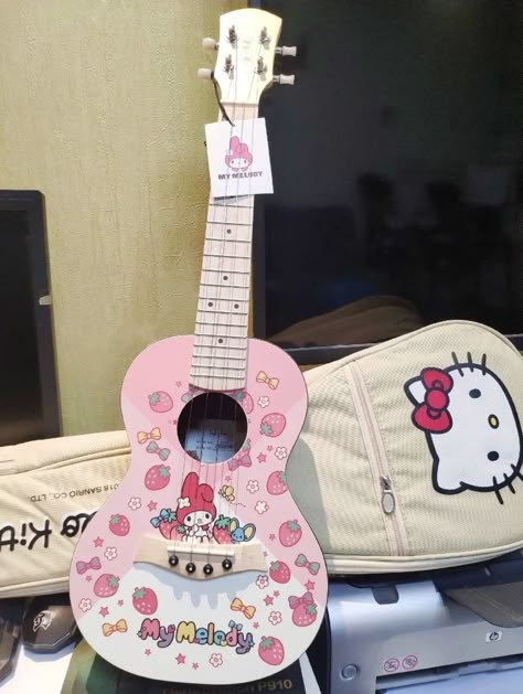 Pink Ukulele Aesthetic, Guitar Case Aesthetic, Cute Guitars, Arte Do Ukulele, Pink Ukulele, Hello Kitty Guitar, Anime Lanyard, Pink Guitar, 2000s Japanese Fashion