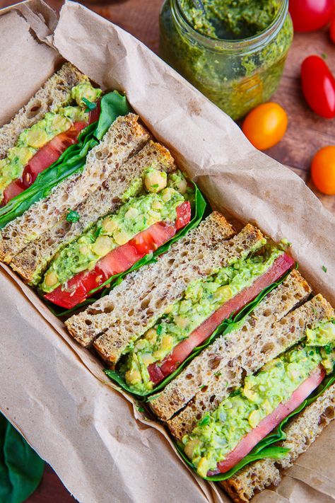 Chickpea And Avocado, Avocado Sandwich Recipes, Smashed Chickpea, Closet Cooking, Avocado Sandwich, Resep Diet, Veggie Sandwich, Healthy Sandwiches, Vegan Sandwich