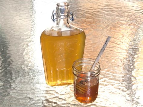 DIY Honey Liqueur Honey Liqueur Recipe, Honey Liquor, Infused Liquors, Diy Honey, Homemade Alcohol, Homemade Liquor, Liquor Recipes, Honey Diy, Liqueurs Recipes