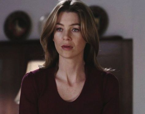 Meredith Grey Hair, Meredith Grey's Anatomy, Meredith Grey Quotes, Grey Quotes, Greys Anatomy Characters, Ellen Pompeo, Gray Hair Cuts, 90s Hairstyles, Meredith Grey