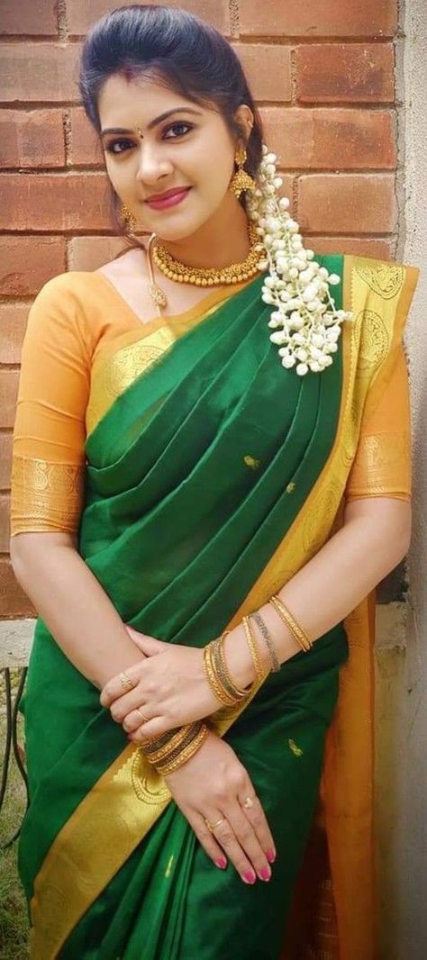 Rachitha Mahalakshmi, Saree Pic, Girls Dresses Diy, Serial Actress, Indian Photoshoot, Indian Woman, Beautiful Dresses For Women, Necklace Design