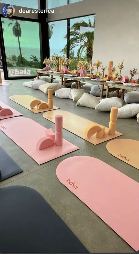 Wellness Booth Ideas, Pilates And Yoga Studio, Aesthetic Fitness Studio, Mat Pilates Studio, Yoga Event Ideas, Barre Studio Design, Pilates Event, Pilates Party, Home Yoga Space