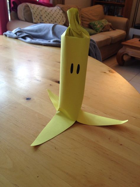 Diy Mario Banana, Mario Banana Peel Diy, Super Mario Banana Peel Diy, Diy Super Mario Party Decorations, Mario Brothers Party Decorations, Mario Float Ideas, Mario Kart Banana Peel Diy, Mario Cart Decorations Diy, Mario Cart Diy