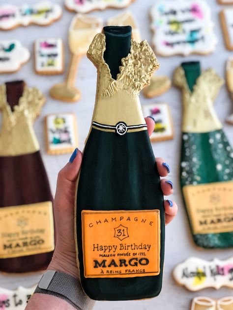 Veuve Cookies, Vueve Champagne Cookies, Champagne Cookies Decorated, Champagne Bottle Cookies Decorated, Champagne Bottle Sugar Cookies, Veuve Party, Champagne Cookie, Champagne Bottle Cookies, Corporate Cookies