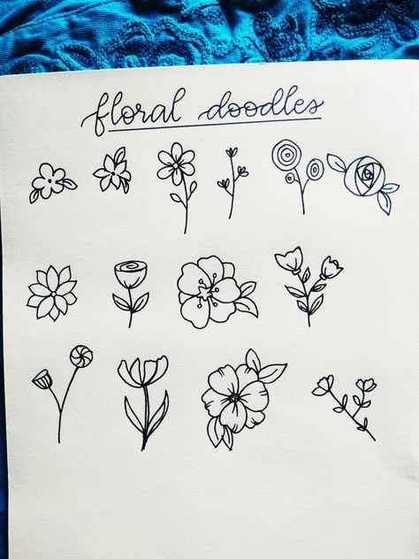 Cute Floral Drawings Easy, Asthetic Doodles Flowers, Cute Floral Doodles, Different Flower Doodles, Doodles For Assignment, Aesthetic Flower Doodles Easy, Doodle Ideas Flowers, Flower Border Doodle, Flower Pen Doodles