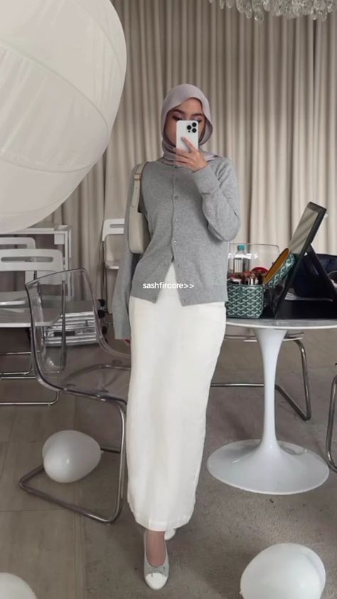 Old Money Fashion Women Outfit, Clean Hijab Outfit, Pencil Skirt Outfits Hijab, Modest Hijabi Outfits Classy, Grey Outfit Hijab, Minimalist Outfit Hijab, Hijab Skirt Outfit, Grey Hijab Outfit, Classy Hijab Outfits