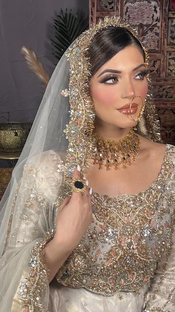 Heavy Bride Makeup, Pak Bridal Makeup, Walima Jewellery, Nikkah Makeup Looks, Bridal Makeup Pakistani, Walima Makeup, Nikkah Makeup, Desi Bridal Makeup, Nikkah Outfit