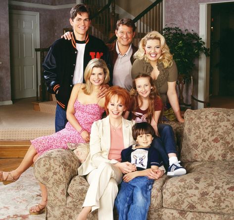 Scarlett Pomers, Joanna Garcia Swisher, Melissa Peterman, Steve Howey, Joanna Garcia, Reba Mcentire, Movie Poster Wall, Country Music Artists, Old Tv Shows