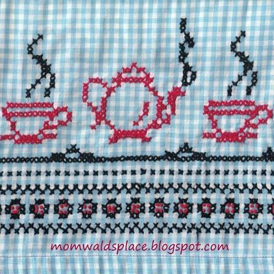 Cross Stitch On Gingham, Gingham Embroidery Pattern, Chicken Scratch Patterns, Bordados Tambour, Gingham Embroidery, Chicken Scratch Embroidery, Cross Stitch Kitchen, Pola Kristik, Chicken Scratch