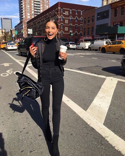 Black mini backpack | Marc by Marc jacobs Backpack | black outfit | New York outfit Olivia Culpo Style, Denim Culottes, Chique Outfits, Olivia Culpo, Looks Street Style, Looks Black, All Black Outfit, Style Crush, Mode Inspo