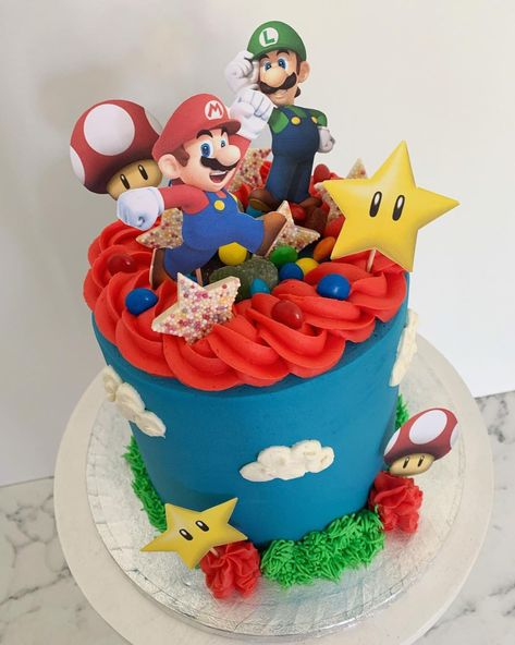 Mario Face Cake, Super Mario Birthday Cake Diy, Buttercream Mario Cake, Diy Mario Cake Easy, Super Mario Cake Easy, Simple Mario Cake, Mario Theme Cake, Mario Cake Ideas, Super Mario Brothers Cake