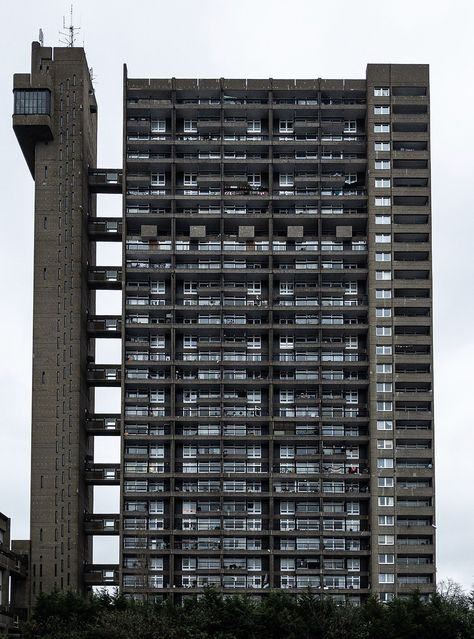 Tower Block, West Berlin, Greater London, London Apartment, Brutalist Architecture, Tower Of London, Room With Plants, Building Construction, Brutalism