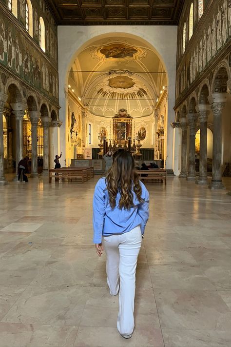 a picture of a girl walking in the middle of  a church in Ravenna, Italy. The main color is gold. Italy Student Aesthetic, Ravenna Aesthetic, Art Student Aesthetic, Ravenna Italy, Aesthetic Italy, Student Aesthetic, Architecture Aesthetic, Italy Art, Blue Back