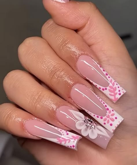 Classe Azul Nails, Nail Inspo Mexican, Pink Clase Azul Nails, Barro Nail Design, Creative Acrylic Nail Designs, Pink Nail Sets Long, Pink Mexican Nails, Vaquera Nails, Mexican Nails Designs Mexico