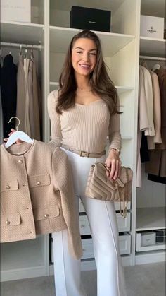 Outfits Expensive, Fall Outfits Beige, Work Outfits Chic, Fall Outfits Elegant, Chic Smart Casual, Elegant Fall Outfits, Color Palette Outfit, Color Palette Fall, Petite Fashion Outfits