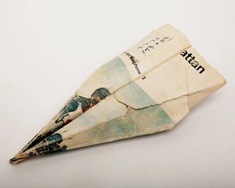 Beat Artist Harry Smith's Collection of Paper Planes Found In New York City, 1961-1983 - Flashbak Harry Smith, Native American Language, Airplane Collection, American Folk Music, Paper Aeroplane, Robert Mapplethorpe, Kids Crafting, Space Museum, Paper Airplanes