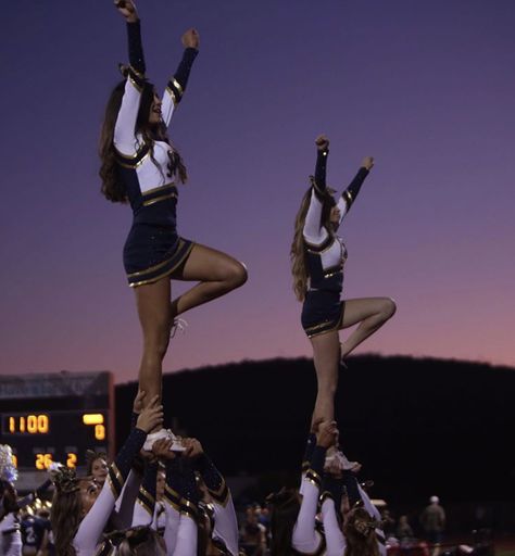 Cheer Photo Poses, Cheer Photo, Cheerleading Quotes, Cheerleading Photos, Cute Cheer Pictures, High School Cheer, Cheer Workouts, Cheers Photo, Cheer Poses