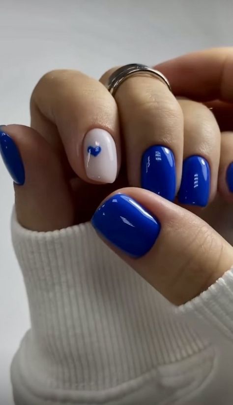 Pretty Blue Nails Short, Structure Manicure, Blue Gel Nails Short, Cobalt Blue Nails Designs, Blue Manicure Ideas, Fall Blue Nails, Modern Ranch House Exterior, Small Ranch House, Modern Ranch House