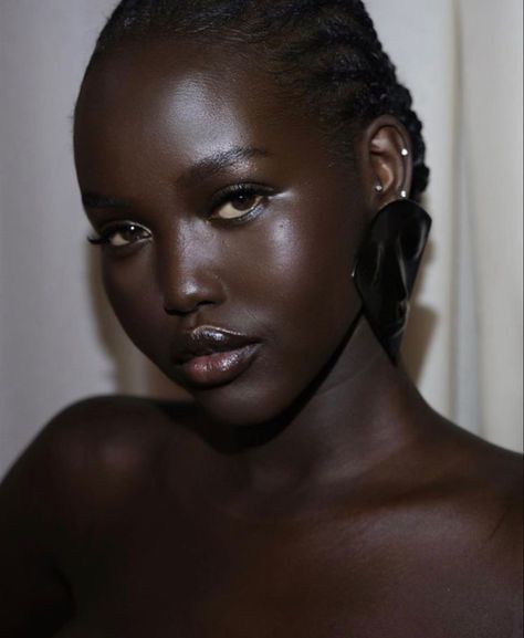 Dark Feminine Makeup Black Women, Schiaparelli Ss23, Dark Skin Models, Adut Akech, Pretty Dark Skin, Black Queens, Vs Models, Scorpio Moon, Dark Skin Beauty