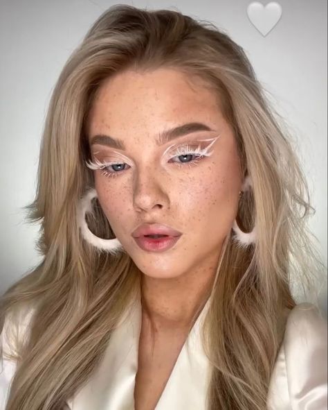 White Lashes Make Up, White Eyelashes Makeup, High Fashion Makeup Editorial, White Eye Makeup, Blonde Hair Makeup, High Fashion Makeup, Face Art Makeup, Rave Makeup, White Makeup