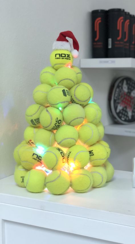 Tennis Ball Can Crafts, Tennis Ball Flowers, Tennis Ball Christmas Tree, Tennis Gifts Diy, Pickleball Decor, Tennis Christmas Tree, Tennis Ball Crafts, Tennis Gift Ideas, Tennis Decorations