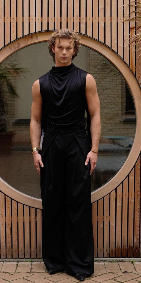 Black High Fashion Outfit Men, Edgy Formal Outfits Men, Mens Feminine Fashion, Men’s High Fashion, Men Skirt Outfits, Androgynous Fashion Male, New Years Eve Outfits Men, Haute Couture Men, Bohemian Outfit Men