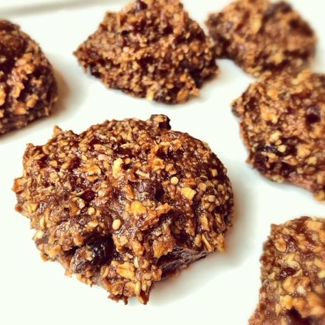 Banana Date Energy Cookies — Cindy Spratt Nutrition Energy Cookies, Chocolate Banana Cupcakes, Healthy Treats Recipes, Date Cookies, Chewy Granola Bars, Ultimate Cookies, Chewy Granola, Banana Cupcakes, Chocolate Granola