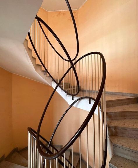 Stairway Design, Staircase Railings, Interior Stairs, Spiral Staircase, Staircase Design, Stairs Design, Residential Building, Board Design, Rome Italy