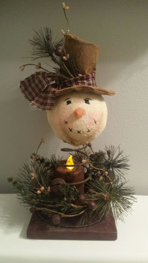 PrimDaisy Creations bedspring snowman. Website on Facebook. Christmas Bed Spring Ideas, Bed Spring Ideas Projects, Bed Spring Christmas Crafts, Bed Springs Crafts, Old Bed Springs Ideas Repurposed, Bedsprings Repurposed, Bedsprings Crafts, Bedspring Snowman, Bedspring Crafts