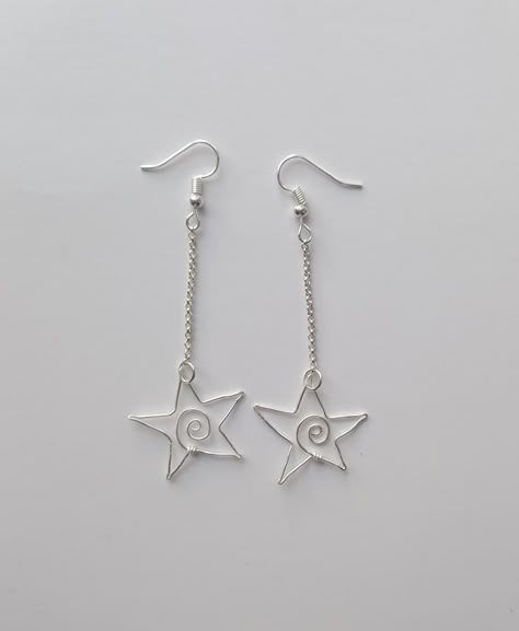 Hanging Star Earrings, How To Make Star Earrings, Star Accessories Aesthetic, Star Bead Earrings, Star Jewelry Diy, Star Wire Earrings, Diy Star Earrings, Star Aesthetic Outfit, Star Earrings Aesthetic