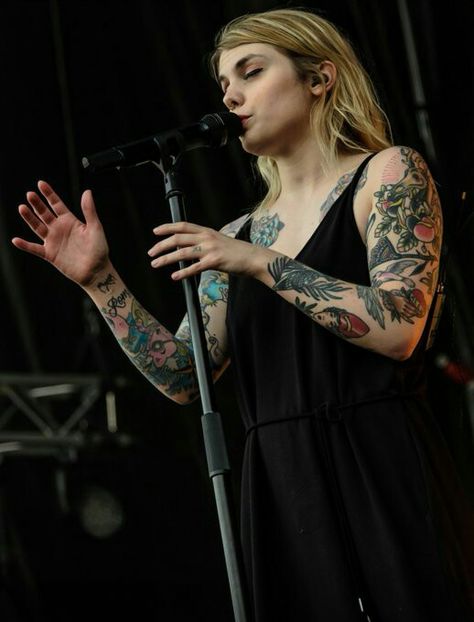 Beatrice looking, singing, and being an angel Beatrice Martin, French Music, An Angel, Singers, Singing, Angel, Concert, Tattoos, Celebrities