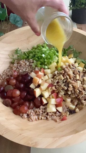 Marlena Kur on Instagram: "This Farro and arugula salad with smoked Gouda, crisp apples, juicy grapes and crunch walnuts is sweet and savory goodness in every bite, tossed in a sweet and tangy honey lime vinaigrette. . Ingredients: 2 cups cooked farro 1 cup chopped red apple with skin 1 cup red grapes cut in half. 1 cup chopped walnuts.  1 cup smoked Gouda cheese cut into 1/2 inch chunks. 2 cups arugula  1/2 cup chopped scallions . Cook the farro as directed on package. Once the farro is cooked Honey Lime Vinaigrette, Apple Picking Season, Smoked Salmon Salad, Flaked Salmon, Grape Recipes, Lime Vinaigrette, Smoked Gouda, Honey Lime, Arugula Salad