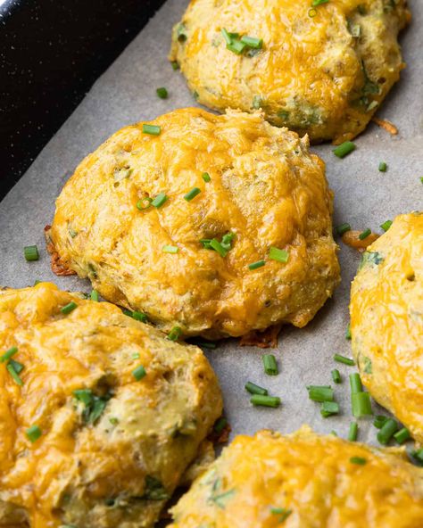 Healthy Protein Biscuits Recipe (Gluten-free) - AtMyTable Protein Biscuits, Almond Flour Biscuits, Greek Yogurt Breakfast, Healthy High Protein Breakfast, Sausage Biscuits, Gluten Free Bagels, Protein Yogurt, Gluten Free Protein, Savory Scones