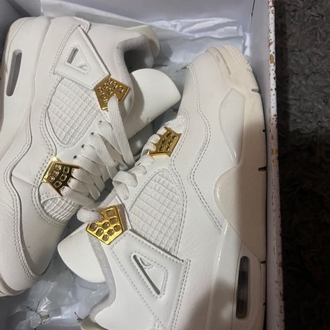 Brand New! Shoe Ran Small So Unfortunately I Have To Sell. Authentic Jordan 4 With Receipt Retro 4’s, Jordan 4 Metallic, Jordans 4, Jordan 4 Shoes, Cute Jordans, Jordan 4’s, Pretty Sneakers, Metallic Gold Color, Sneakers Jordans