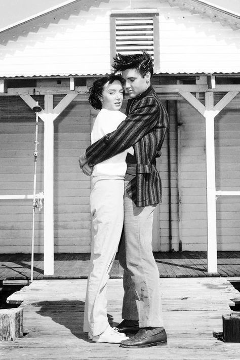 Carolyn Jones and  Elvis 50s Elvis, Elvis Tcb, Velvet Elvis, King Creole, Elvis Presley Movies, Four Movie, Carolyn Jones, Young Elvis, John Lennon Beatles