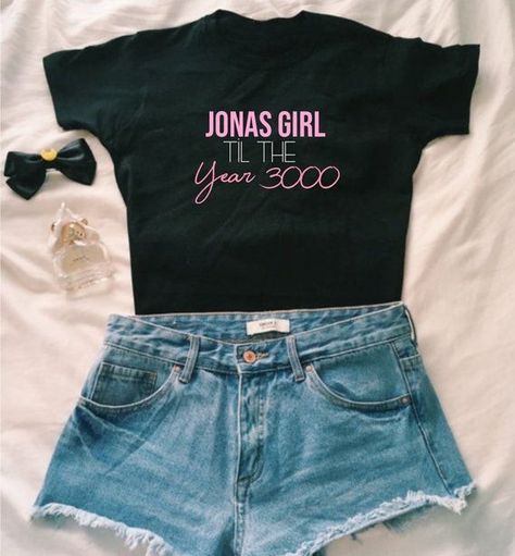 Outfit For Jonas Brothers Concert, Jonas Brothers Cricut Shirt, Jonas Brother Shirt Ideas, Jonas Brothers Cricut, Jonas Brothers T Shirt Ideas, Jones Brothers Concert Outfit, Jonas Concert Outfit, Jonas Brothers The Tour Outfits, Diy Jonas Brothers Concert Shirt