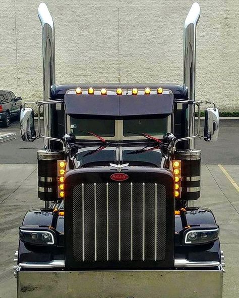 Foto de Instagram de truckersfamily 🚚🚛 • 22 de noviembre de 2019 a las 20:05 Custom Peterbilt, Truk Besar, Truck Games, Peterbilt 389, Truck Driving, Custom Big Rigs, Peterbilt 379, Driving Games, Show Trucks