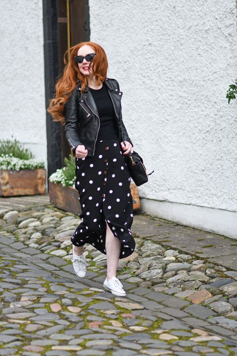 Polka Dot Skirt Outfit, Dot Skirt Outfit, Forever Amber, Polka Dot Midi Skirt, Skirt Casual, Black Dress Outfits, Skirt And Sneakers, Polka Dot Skirt, Dot Skirt